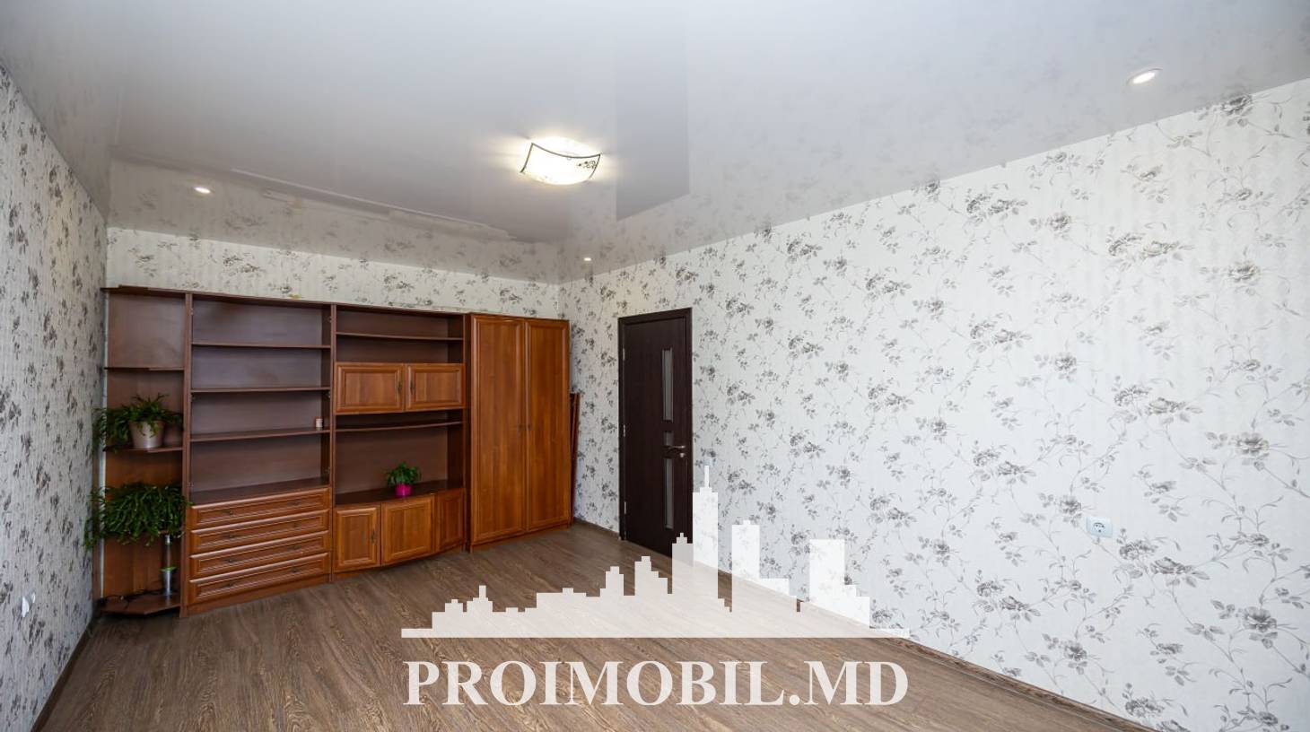 https://images.proimobil.md/324dJFtj4up4xRzi-FwA56LEfL8TTa4q6yt1a62cuA4/watermark:0.75:so:0:30:0.39/resize:fill:1460:816:1/gravity:ce/bG9jYWw6Ly8vZXN0YXRlL2xyLzhmZjI2NzkxLTcxZmMtNDc5Yi1iMGMzLWZhZWQ4MzZlYzI5Yy5qcGVn
