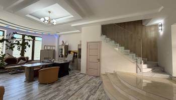 https://images.proimobil.md/334kA3wq9OIHuu1GZVZBwmAf1ZMHGhdW2q491B25EMU/resize:fill:350:198:1/gravity:ce/bG9jYWw6Ly8vZXN0YXRlL2xyL2Y2MGI4MDk1LTc1M2ItNDBmNC1iZDFlLWEzODU3ZTY2ZGE5YS5qcGVn