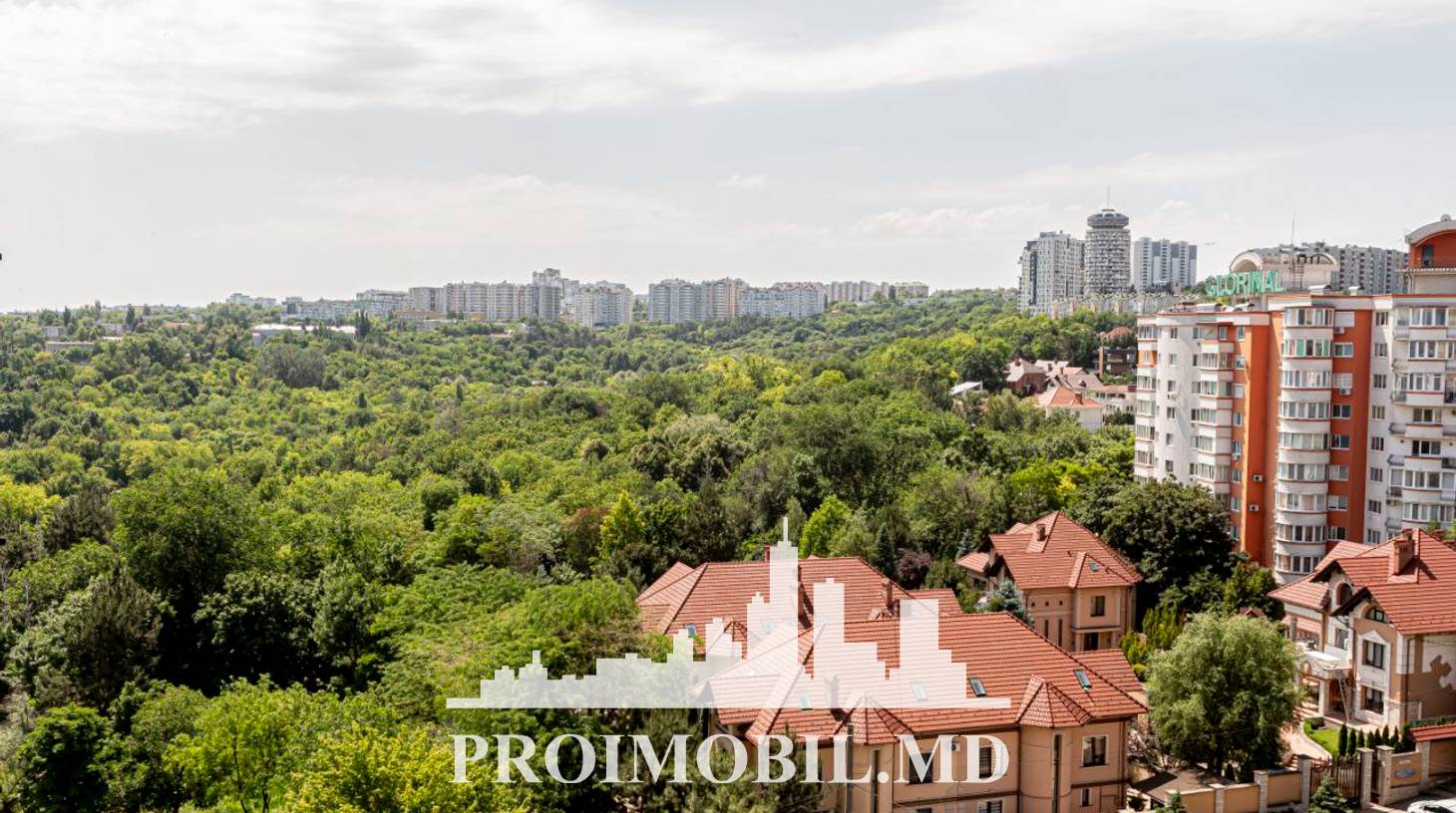 https://images.proimobil.md/34RgRTmRgx5o3nbyxtPKI_f5ps9tiVzLM76Ew0TLh60/watermark:0.75:so:0:30:0.39/resize:fill:1460:816:1/gravity:ce/bG9jYWw6Ly8vZXN0YXRlL2xyL2MwY2FjM2Q4LWU4NmUtNGY1YS04NzdjLTdmMGRhMjUxZTA2YS5qcGVn