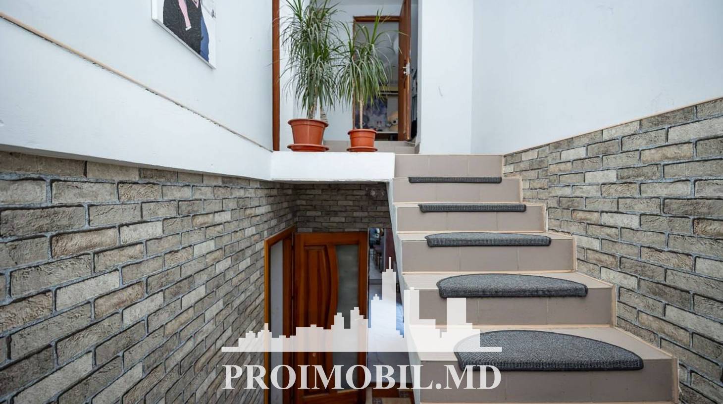https://images.proimobil.md/37z5j3O_9T-J1UKZIPh8gUCaJY1lNRKH4arz75MA1mw/watermark:0.75:so:0:30:0.39/resize:fill:1460:816:1/gravity:ce/bG9jYWw6Ly8vZXN0YXRlL2xyL2Y0ZTg1MTg4LTY2OWEtNGNlOC04MWViLWIzZDE0NzJmMzc0OC5qcGVn