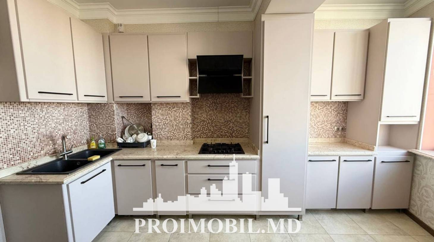 https://images.proimobil.md/38M8mXv-sAQ_XWkFPFFpOGiFORBAhPvP6ZDySeQopAE/watermark:0.75:so:0:30:0.39/resize:fill:1460:816:1/gravity:ce/bG9jYWw6Ly8vZXN0YXRlL2xyLzZmYTU0NjM2LWE1NTYtNGFkMS04MWQ1LWM5MDBlZGQzY2Y5ZC5qcGVn