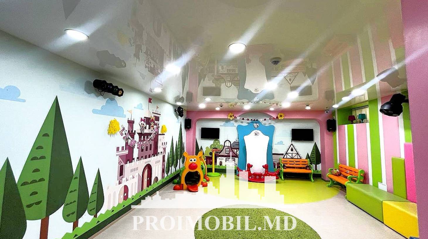 https://images.proimobil.md/38kyAbNkER4hVo0O8Fa5Paq_lKWFcbxHZFS-LkdzE2g/watermark:0.75:so:0:30:0.39/resize:fill:1460:816:1/gravity:ce/bG9jYWw6Ly8vZXN0YXRlL2xyLzUyZDU0Nzk4LTFmMjMtNDlhNy1iZTE4LWU1NTYxYzE1YWQyYS5qcGVn