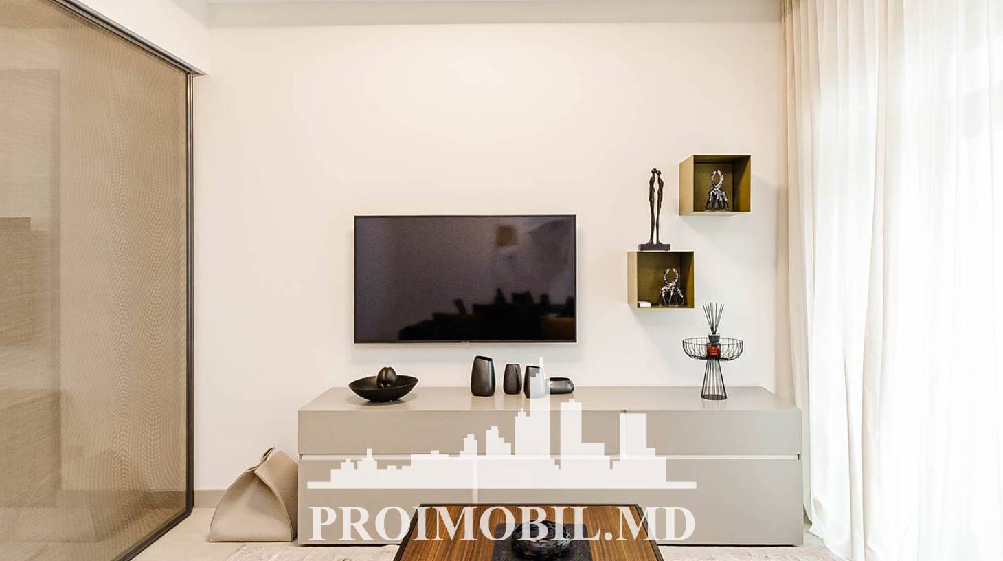 https://images.proimobil.md/39BjWHPQJldD94_ti4sVlN-dcwVVITiYcJZfsLqMtE4/watermark:0.75:so:0:30:0.39/resize:fill:1460:816:1/gravity:ce/bG9jYWw6Ly8vZXN0YXRlL2xyLzQ2OWNhNDM1LWU5OWEtNGZmNi1hM2Y4LTUwMTA0ZTI2ODkwMy5qcGVn