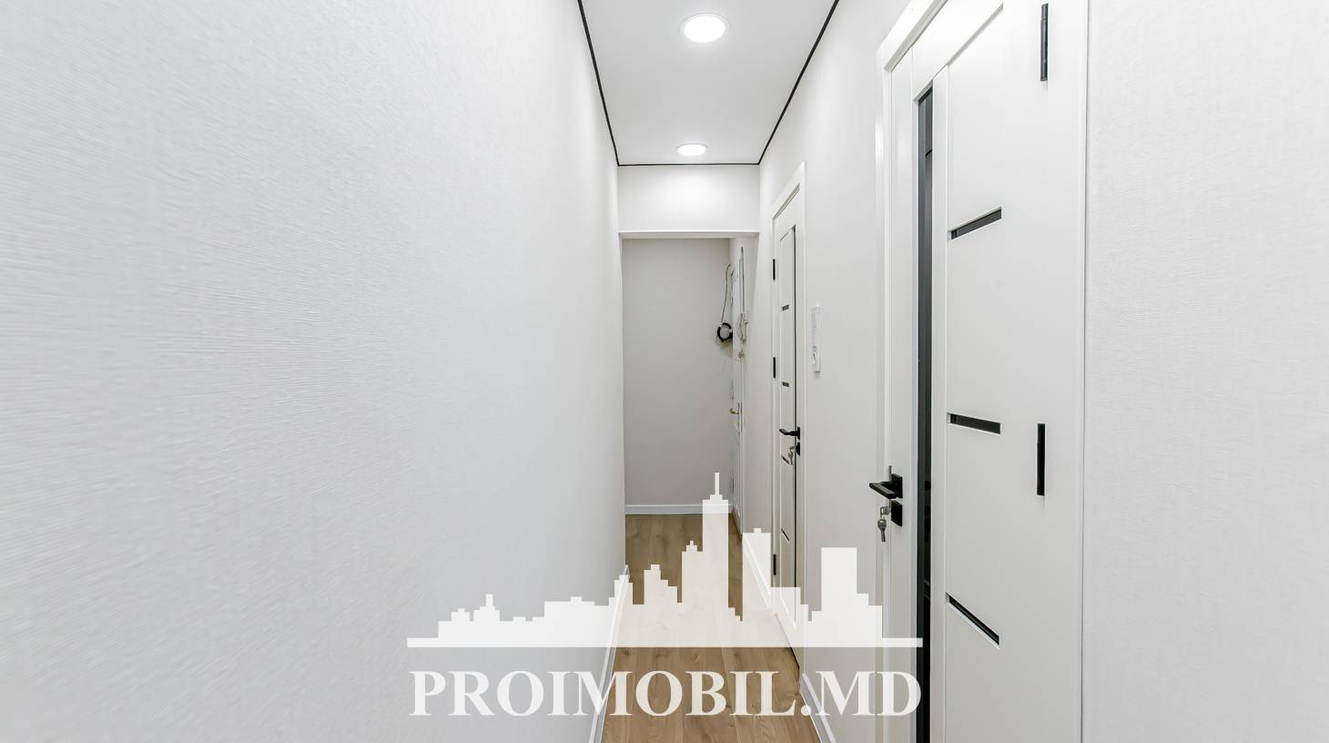 https://images.proimobil.md/3BgP0uduU9yavGDJsnIsvF0pCGQ2Eat0UIWQ1yTo12U/watermark:0.75:so:0:30:0.39/resize:fill:1460:816:1/gravity:ce/bG9jYWw6Ly8vZXN0YXRlL2xyLzkxNGM5NWVkLTQyMTUtNDRhYS04MDY1LTllN2M1NmI3NzdlYS5qcGVn