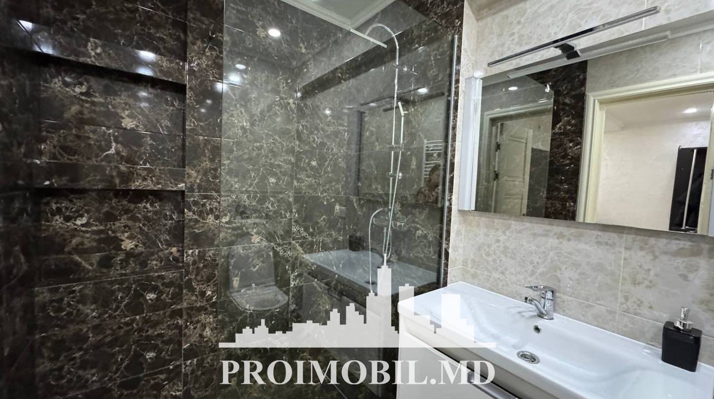 https://images.proimobil.md/3Ea07nxasmaDFiaadj42s-eJw-sgkza01tq21lL9DOY/watermark:0.75:so:0:30:0.39/resize:fill:1460:816:1/gravity:ce/bG9jYWw6Ly8vZXN0YXRlL2xyLzMxZTdkOWFmLWE4NTQtNDYyMy1hYjQ5LWJlZGU2NmFiYTc3Yi5qcGVn