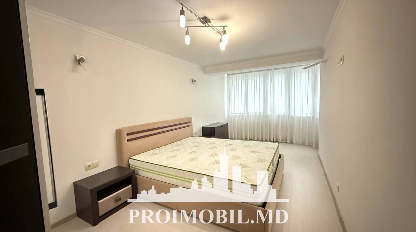 https://images.proimobil.md/3GVGw_ftSQvrR9cAnF7yINj_khTRlxNQHyJrE-Rk9uo/watermark:0.75:so:0:30:0.39/resize:fill:1460:816:1/gravity:ce/bG9jYWw6Ly8vZXN0YXRlL2xyLzVjZGI0N2E3LTIwOWYtNDdiZS05OGYwLTU5N2U3NTY3ODQzNS5qcGVn