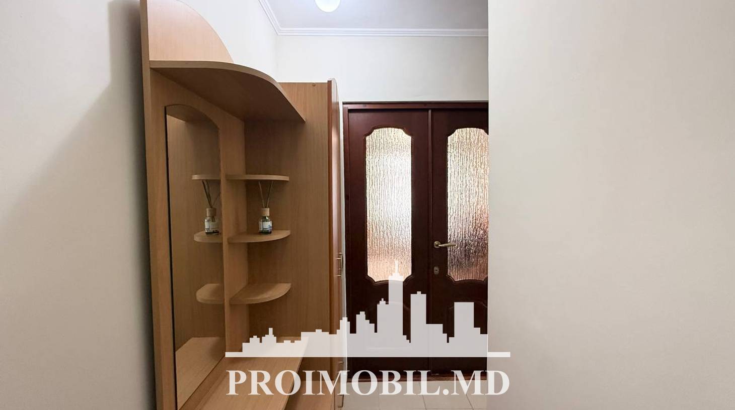 https://images.proimobil.md/3H2X9JafIbrUJ5eLebro2fUsYnHS2Tejo-MPBtInP4A/watermark:0.75:so:0:30:0.39/resize:fill:1460:816:1/gravity:ce/bG9jYWw6Ly8vZXN0YXRlL2xyLzNhNjkyNzQ0LWQ4NTUtNGVhMS1hNGNiLWJiYjk1ZjFjNTk5Mi5qcGVn