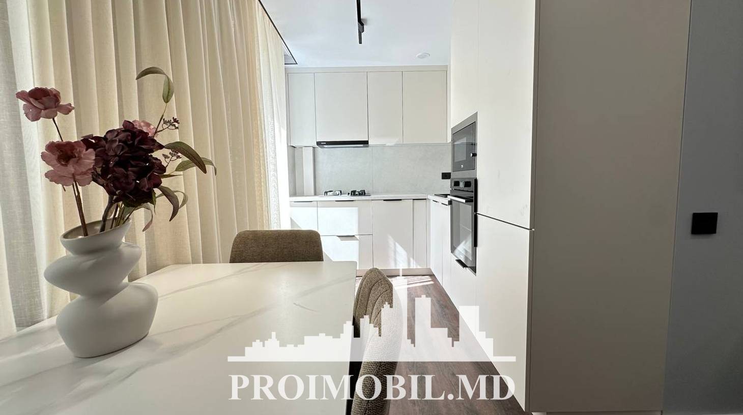 https://images.proimobil.md/3HjZ_TWg5BoocahIQRuEmG4Kg0gRbf8JyQninoXWKW8/watermark:0.75:so:0:30:0.39/resize:fill:1460:816:1/gravity:ce/bG9jYWw6Ly8vZXN0YXRlL2xyLzkzMGFmZWJhLTUwMmUtNGZkYS1iOWMzLWU0MmFhMGZkMzNkYi5qcGVn