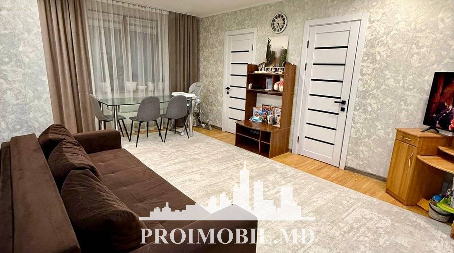 https://images.proimobil.md/3JliOVOJewVYBUWI1cHrZSANb2U3kzFNVjjbXIiodaM/watermark:0.75:so:0:30:0.39/resize:fill:1460:816:1/gravity:ce/bG9jYWw6Ly8vZXN0YXRlL2xyLzQ2MzBhYWYxLWViZGQtNGMwZS05N2M3LWY0YThkOGYyNDkwMy5qcGVn
