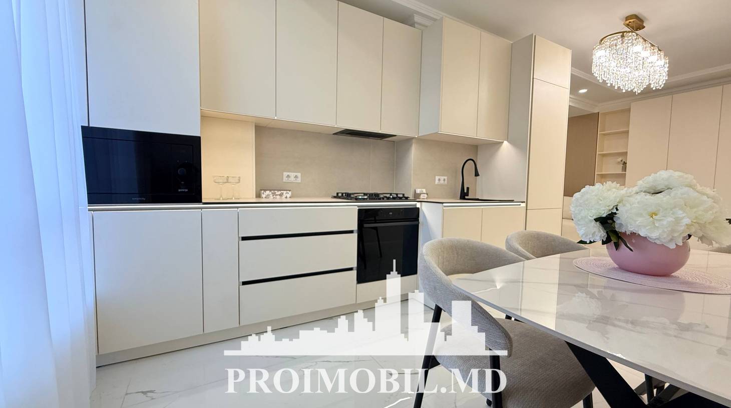 https://images.proimobil.md/3LFl6p_P3u-9U-QoW14Ce57YzrMGOsanBn2Z9YfPETs/watermark:0.75:so:0:30:0.39/resize:fill:1460:816:1/gravity:ce/bG9jYWw6Ly8vZXN0YXRlL2xyL2RlNGQyZWRhLTIyYTktNDM2Yi05NDgzLWMwMDg2MTJmNmM0Yi5qcGVn