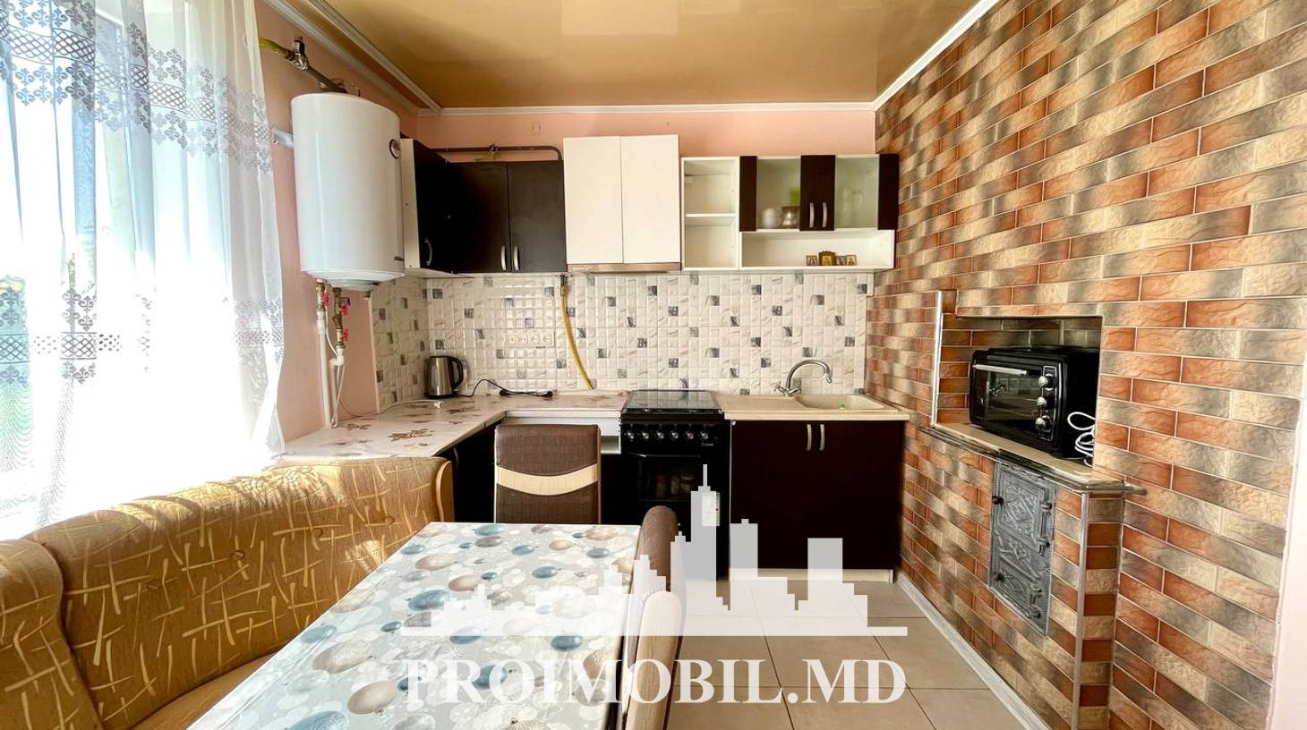https://images.proimobil.md/3P_tYd7NYMRqHxvuCZomuHaTXn_ESqXnqfMTfR2hlwU/watermark:0.75:so:0:30:0.39/resize:fill:1460:816:1/gravity:ce/bG9jYWw6Ly8vZXN0YXRlL2xyL2M4NzlkNjkzLWNlZmUtNGY5OS1hYzdiLTI4MmQ1NGM4NGZlYS5qcGVn