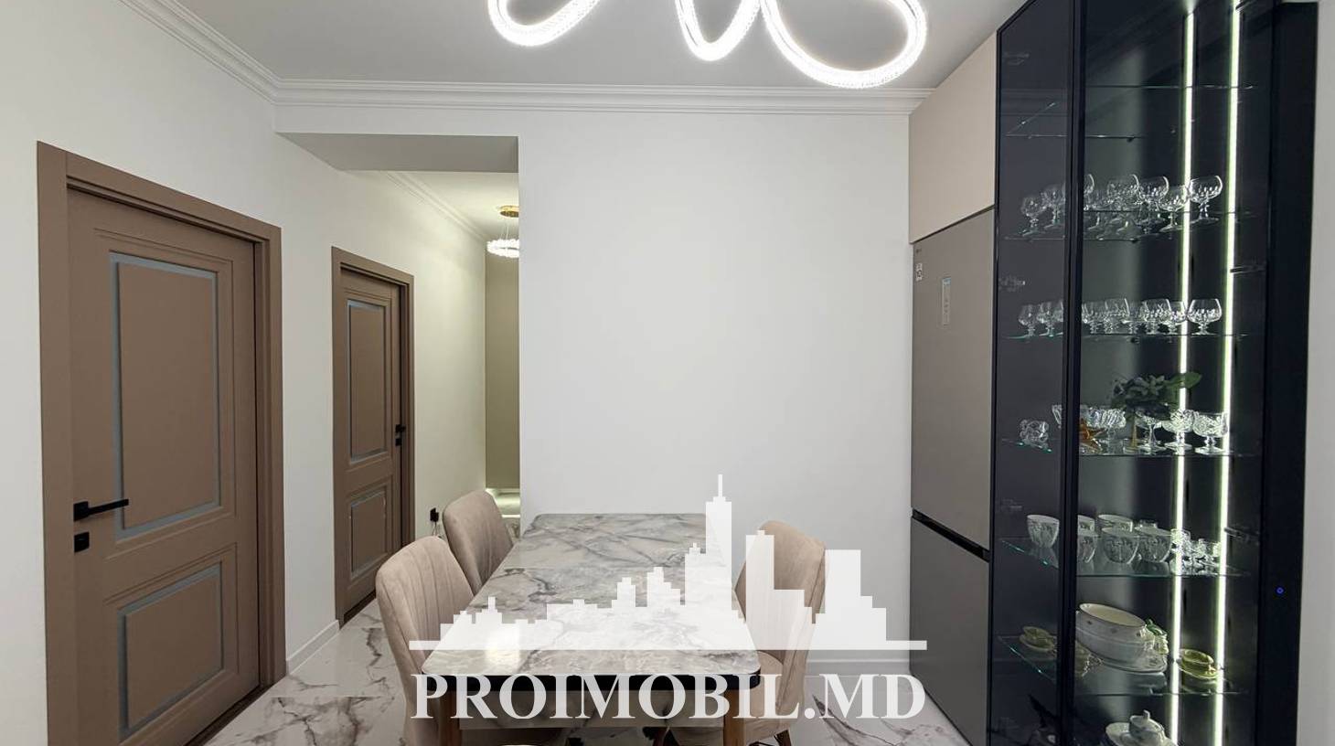 https://images.proimobil.md/3S6sc6nZZ10xbUxfe1Afw9O7xiWZXe-QQI-oz57x2Zg/watermark:0.75:so:0:30:0.39/resize:fill:1460:816:1/gravity:ce/bG9jYWw6Ly8vZXN0YXRlL2xyLzE2YzhiZDkyLWZiYjYtNDg1Zi04MGVlLWZjNTAzNjIwMjY5Ni5qcGVn