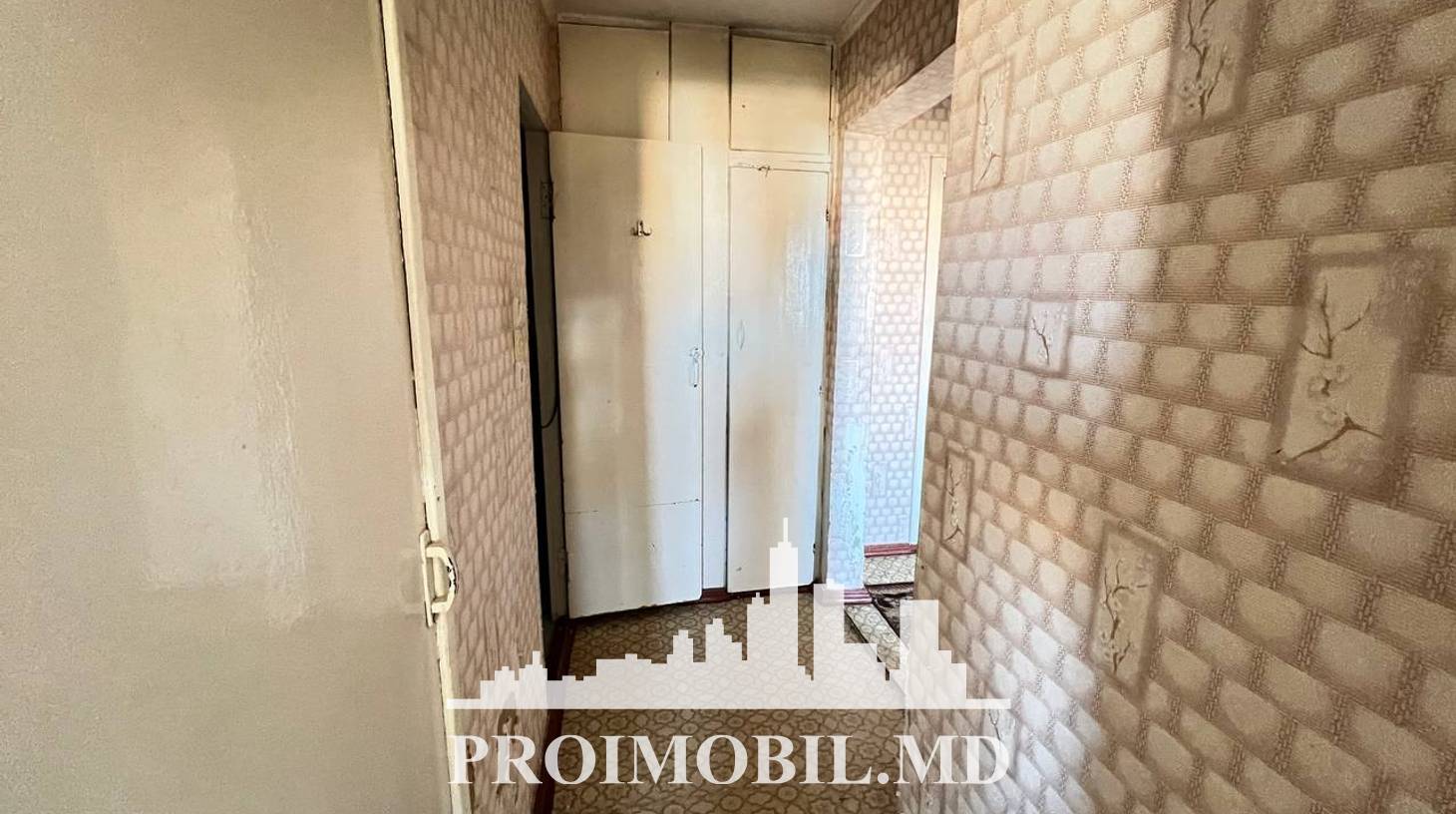 https://images.proimobil.md/3SlPYKj9BknRfPeJA33XTgfuVK46AiTsQpTZBHc0txA/watermark:0.75:so:0:30:0.39/resize:fill:1460:816:1/gravity:ce/bG9jYWw6Ly8vZXN0YXRlL2xyL2U3ODQ5OWJlLTM5MjMtNDI5My05YWMyLTQ2MWI3NTJkYzI3Mi5qcGVn