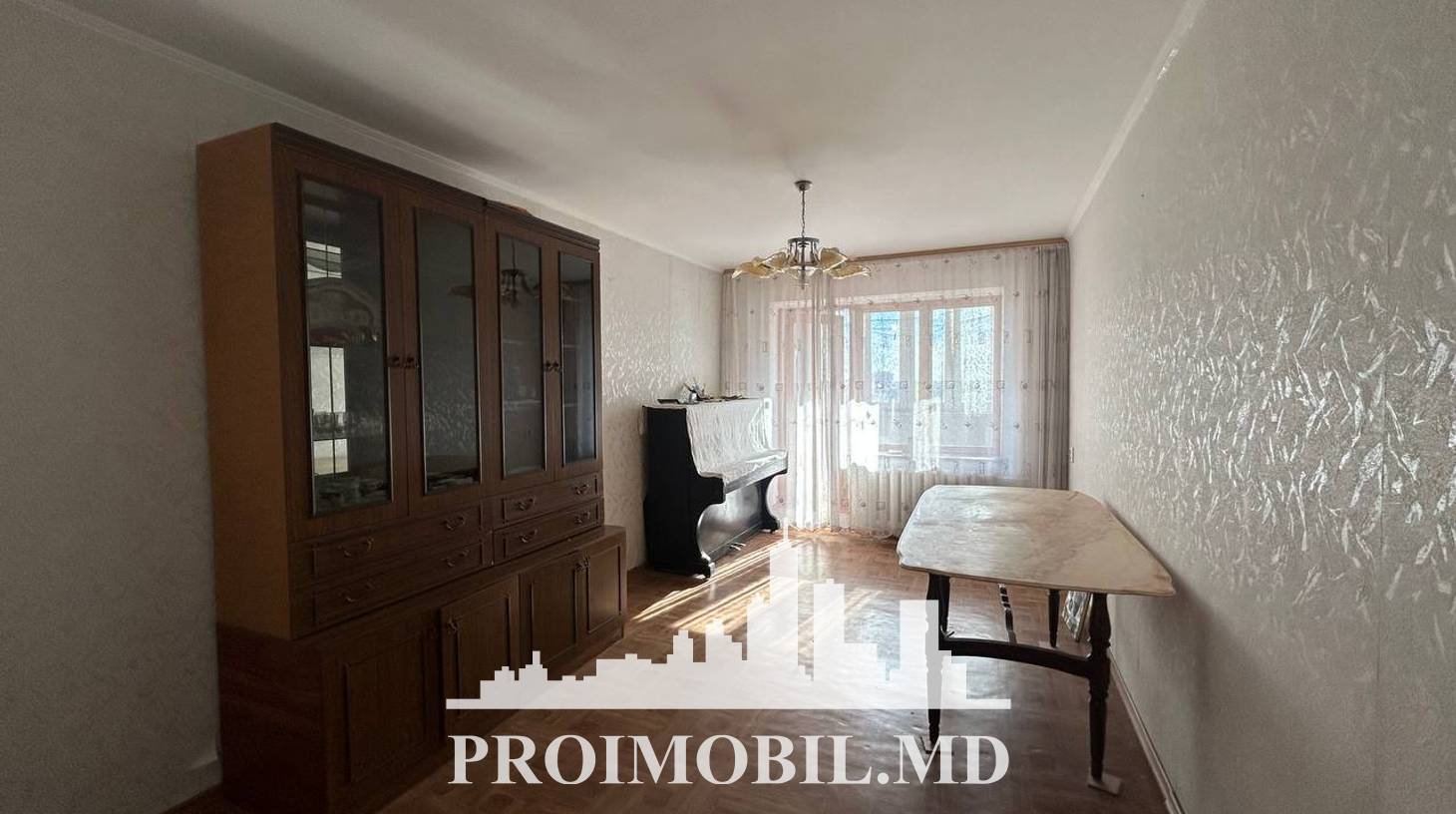 https://images.proimobil.md/3U3hfhpr3ULY1fcT54KbFP4-hbYXXKLfq3MmBzTT9-4/watermark:0.75:so:0:30:0.39/resize:fill:1460:816:1/gravity:ce/bG9jYWw6Ly8vZXN0YXRlL2xyL2NlNmM2ZmQ3LTU1YzktNDAyYS1iY2VmLWNjMjM1NWVlMjcwZC5qcGVn