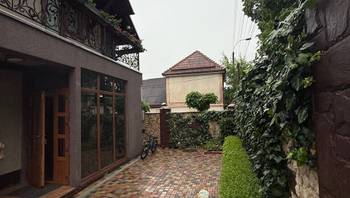https://images.proimobil.md/3YIoXXJvRvQpKpt_7Jnu4vcsQ88vJGOcLT7QgKuCETQ/resize:fill:350:198:1/gravity:ce/bG9jYWw6Ly8vZXN0YXRlL2xyLzk0ZDMwMzkzLWZhYWUtNDAzMC1hYjZhLTk0ODE4MmY1MTA4Mi5qcGVn