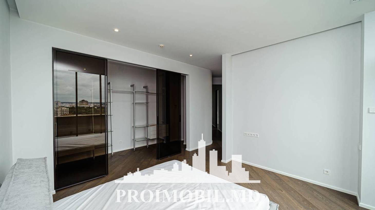 https://images.proimobil.md/3ZjSZkS0MVQAQuGxgTLwVM9NBkKS8-RAKbWrTfrcjAo/watermark:0.75:so:0:30:0.39/resize:fill:1460:816:1/gravity:ce/bG9jYWw6Ly8vZXN0YXRlL2xyLzQ2ZmZkOWRmLWQ2YWUtNGExOS04ZTBlLWUzYTg3MWI4ZWYwMi5qcGVn