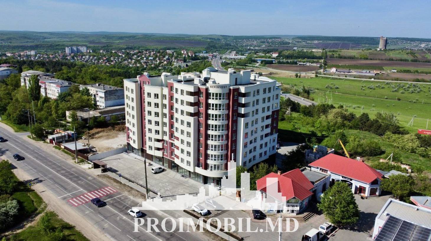 https://images.proimobil.md/3ZkPek_dVgzPNZkbvz8tOp74Q8-Y1_FkRnUE5lL04pE/watermark:0.75:so:0:30:0.39/resize:fill:1460:816:1/gravity:ce/bG9jYWw6Ly8vZXN0YXRlL2xyLzdkNDRlMDRiLWUxOWEtNDYyZi1hODk4LTVhMjFjMTg1MTliMi5qcGVn