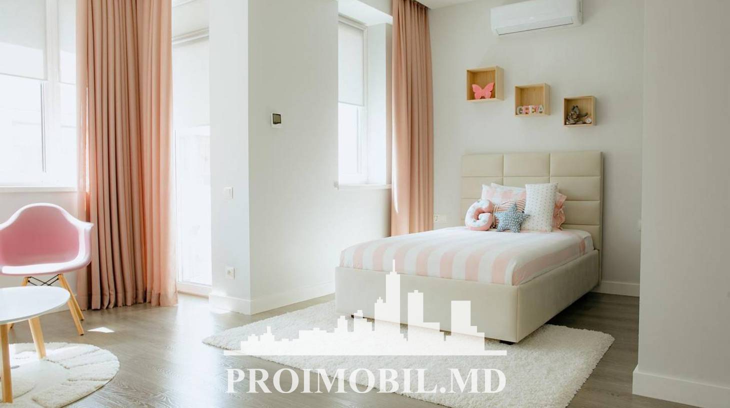https://images.proimobil.md/3bTU_UnHvqJIPYZRNyJNZ3sSTzMFadHKUJRZz6cXaL0/watermark:0.75:so:0:30:0.39/resize:fill:1460:816:1/gravity:ce/bG9jYWw6Ly8vZXN0YXRlL2xyL2I0NGIwN2I1LTc4MjgtNGU4OS1iYWIyLTk2NmM1ZGZjYTNiMS5qcGVn
