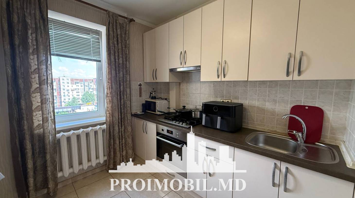 https://images.proimobil.md/3cGfN9LNEfTw5BENJRyQ6fpTZfzK05ORjMz7lY5_2sM/watermark:0.75:so:0:30:0.39/resize:fill:1460:816:1/gravity:ce/bG9jYWw6Ly8vZXN0YXRlL2xyL2Y3ZmZkM2M5LTg2Y2UtNDU2MS05MTQ1LWYyNjQ0Nzc0ZWFlOC5qcGVn