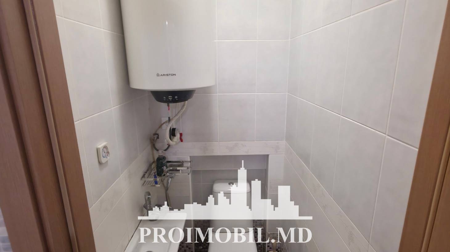 https://images.proimobil.md/3cgDKwWULZUEsq2Q0sF1zVpzgoT2ReHQm6FTS_2VESI/watermark:0.75:so:0:30:0.39/resize:fill:1460:816:1/gravity:ce/bG9jYWw6Ly8vZXN0YXRlL2xyL2IyNTgxMTVhLTFmZmQtNGEzNi04OWJlLTYzMDQwNzhjZmViMy5qcGVn