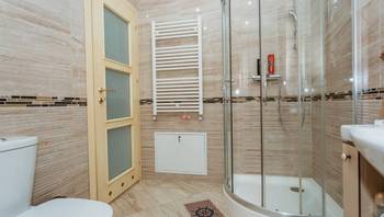 https://images.proimobil.md/3glHp04TupoDHi71HqEzaiwyo-1BzB8X70BOpvgaScw/resize:fill:350:198:1/gravity:ce/bG9jYWw6Ly8vZXN0YXRlL2xyLzI4ZjRkMGQwLWIxMTItNGYxZC05ZjFkLWIzZjgyODA0YmYzZC5qcGVn