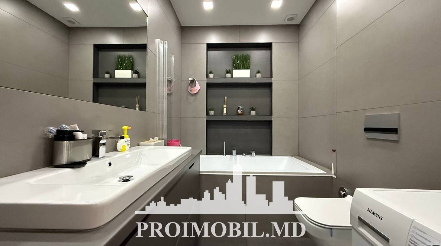 https://images.proimobil.md/3k94IHGxN9NFpt4lBl6bEMvNh7KBzilnS0qJLX_G9B0/watermark:0.75:so:0:30:0.39/resize:fill:1460:816:1/gravity:ce/bG9jYWw6Ly8vZXN0YXRlL2xyLzZjN2EwMzQ0LTUxYzQtNDY3OS04MWExLTVlMmZhMzljMDg2Yy5qcGVn