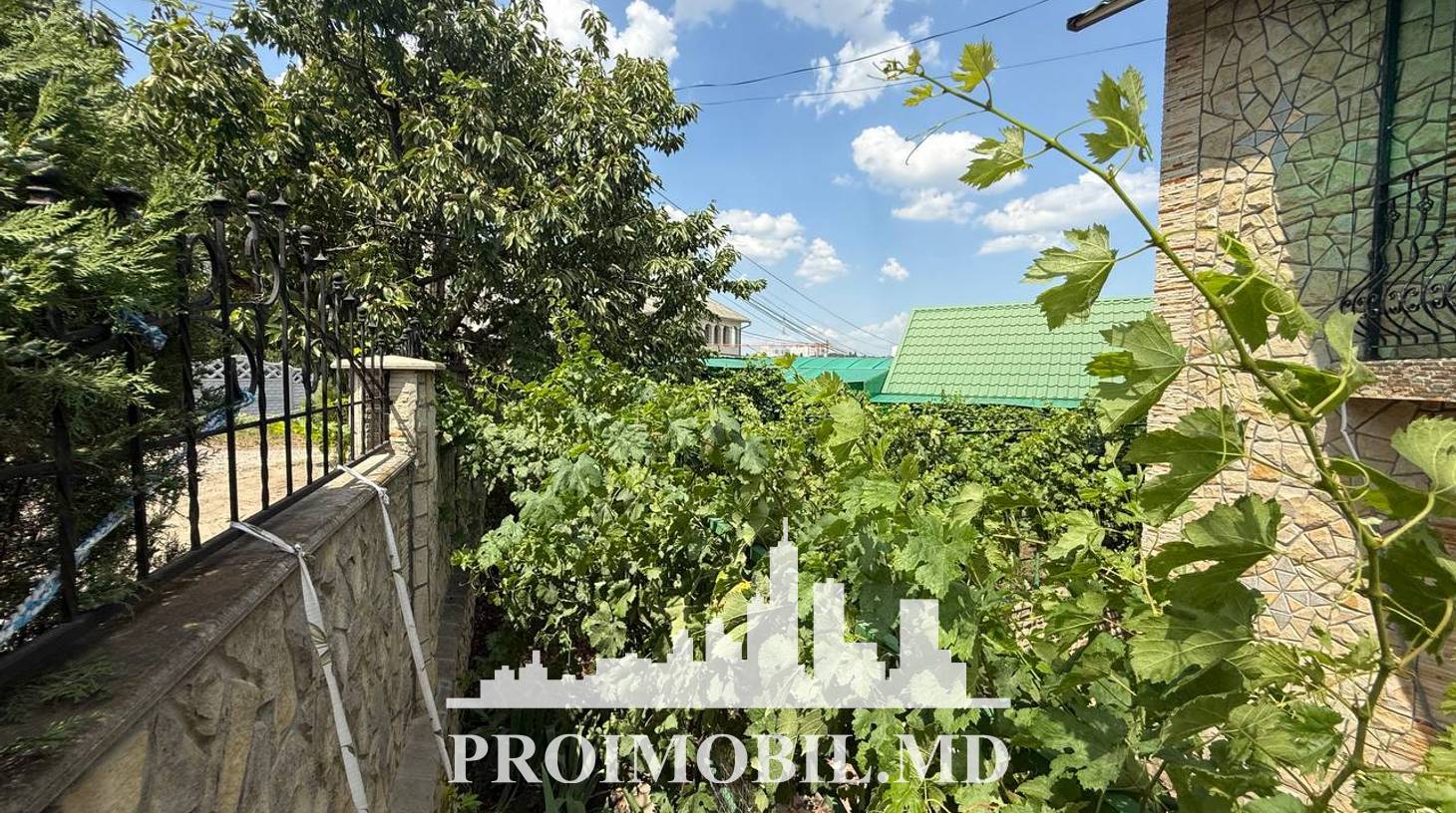 https://images.proimobil.md/3ktXcI9YMl6VYFRc8c53EZ7dEHh0VaZQ40qfBNZzAh0/watermark:0.75:so:0:30:0.39/resize:fill:1460:816:1/gravity:ce/bG9jYWw6Ly8vZXN0YXRlL2xyLzA0OGMzYmU5LWRlMDgtNDY0MC04NTFiLTZjMDZiYmEyNmY1ZC5qcGVn