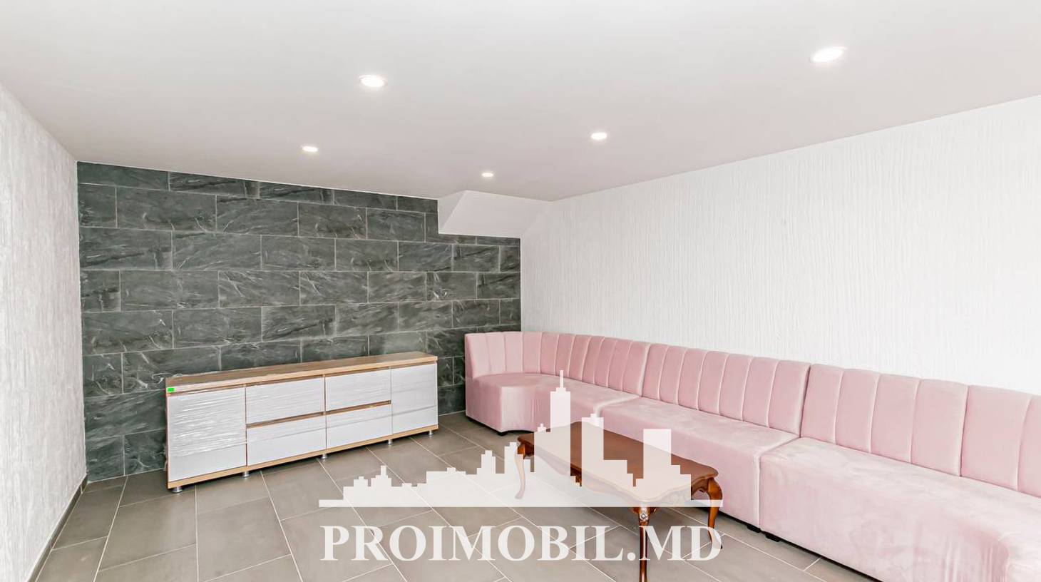 https://images.proimobil.md/3np-kImpPm_1Zk6xRseI3JsEQB65lg9OvJYR3P2SN5I/watermark:0.75:so:0:30:0.39/resize:fill:1460:816:1/gravity:ce/bG9jYWw6Ly8vZXN0YXRlL2xyL2M5OGJiYTA4LWRkYWItNDViZS1hODgxLWNhOTAwNWQ3YmI2NS5qcGVn