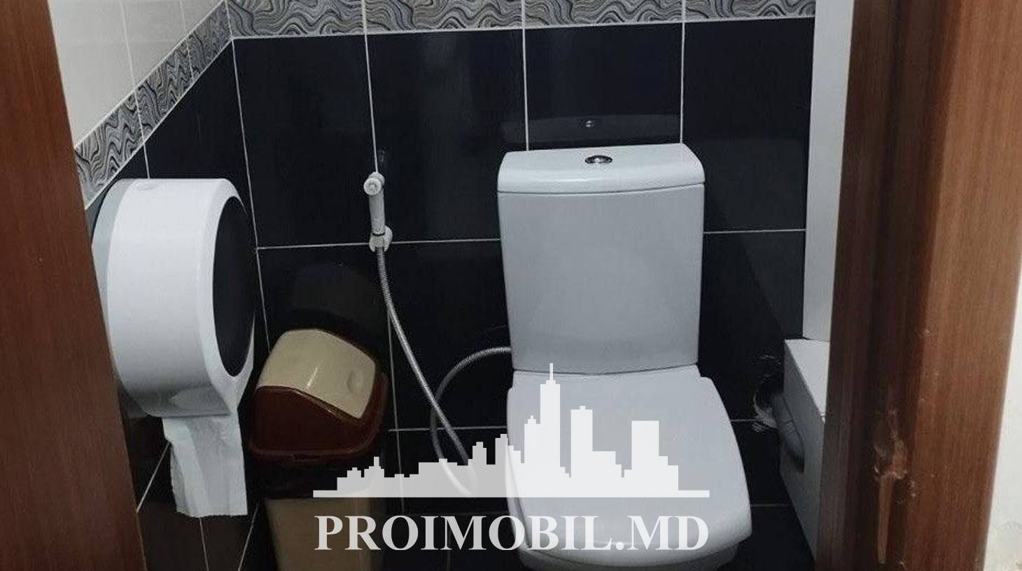 https://images.proimobil.md/3umvD7iqXMUg_-jjtVvY4D1u5vpKblixeu2Y3QkA120/watermark:0.75:so:0:30:0.39/resize:fill:1460:816:1/gravity:ce/bG9jYWw6Ly8vZXN0YXRlL2xyL2I2YjFjNGE4LWI5OWYtNGFhOC1iZWQ5LTUxNGIwZjI5MmVkNC5qcGVn