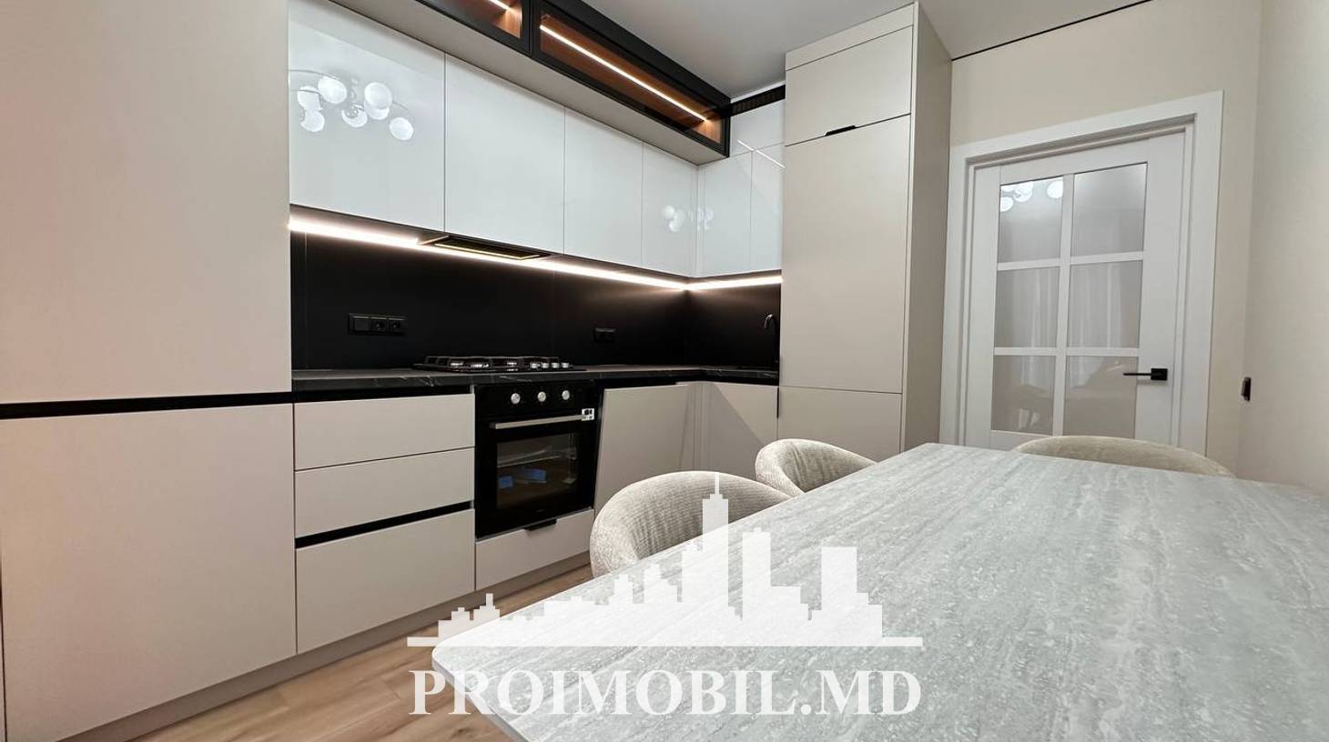 https://images.proimobil.md/3vFTlQaYVTJmJU7o_g8_xfsVi1_bQAlyJ_9c_-nR1B4/watermark:0.75:so:0:30:0.39/resize:fill:1460:816:1/gravity:ce/bG9jYWw6Ly8vZXN0YXRlL2xyLzAwOGVlMTczLTMzNjgtNGM1YS1iZDE0LWQ3Mjc0YjBjNDJlNS5qcGVn