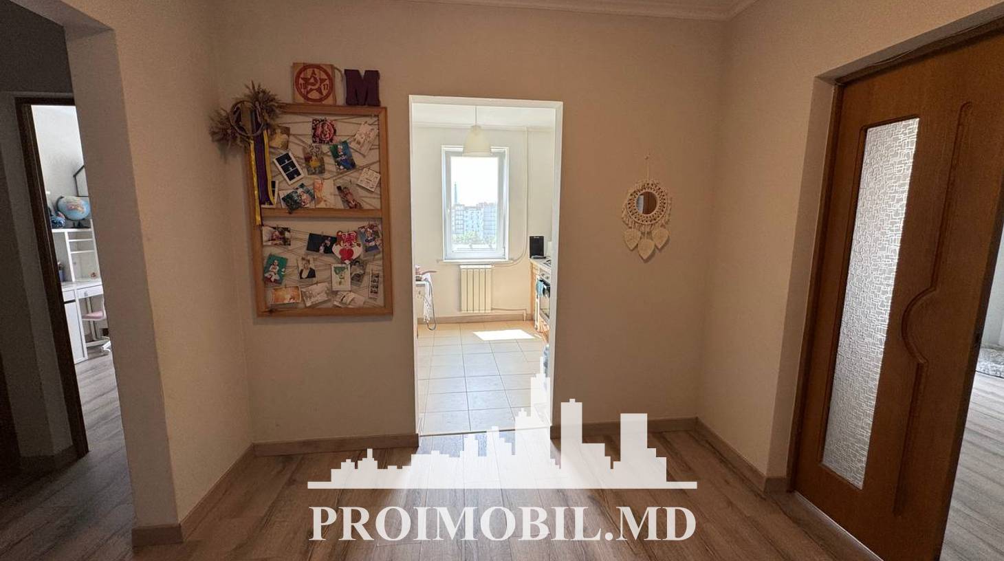 https://images.proimobil.md/3w6wNe-yoT4yO8J4cMZ0Kp1a8_YnjwBSeWiPanvvR60/watermark:0.75:so:0:30:0.39/resize:fill:1460:816:1/gravity:ce/bG9jYWw6Ly8vZXN0YXRlL2xyL2I4ZTUwMjMzLTM3MzUtNDFhZS1iNzMwLThmNjJkZjdhNDNlOS5qcGVn