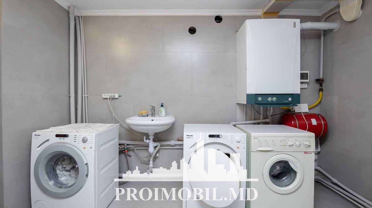https://images.proimobil.md/3xC50frAHKLV9jl3VayfGdyEEx-sqL8cr2G_P--na_Q/watermark:0.75:so:0:30:0.39/resize:fill:1460:816:1/gravity:ce/bG9jYWw6Ly8vZXN0YXRlL2xyL2U4ZWIzMjliLTMxMzktNGM3OC1hZGQ3LTdkMTJjNWIzNjE0OS5qcGVn