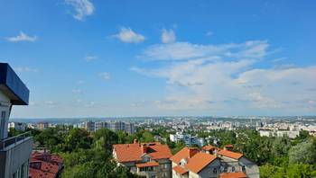 https://images.proimobil.md/3xLLApxIFSw0uZT8Uq1QodMCb2w-CxtibRPMXIywGl0/resize:fill:350:198:1/gravity:ce/bG9jYWw6Ly8vZXN0YXRlL2xyL2YwNmUzODYzLTdhZmMtNDEwNC04ZTFiLTE2ZWQ1MTdlMjI2OS5qcGVn