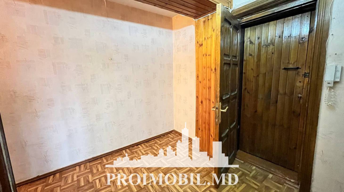 https://images.proimobil.md/3yQrd42uTlUbV1ejgIoWyA1KTRNoiI6APwD9DHnP0sE/watermark:0.75:so:0:30:0.39/resize:fill:1460:816:1/gravity:ce/bG9jYWw6Ly8vZXN0YXRlL2xyL2E2MTlkZjIzLTkzOGEtNGE5ZS1iN2ViLTUwYTc4YzBhMGUxOS5qcGVn