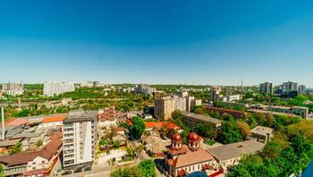 https://images.proimobil.md/3ztv8NGIw7rmlGiIckg5x2wRLnxTs-ePKwvFwlbGI5g/resize:fill:350:198:1/gravity:ce/bG9jYWw6Ly8vZXN0YXRlL2xyLzNhM2ZmMjYzLTY2MjAtNDAzYy04OWFmLTc5ZjRhYzk4NjczZi5qcGVn