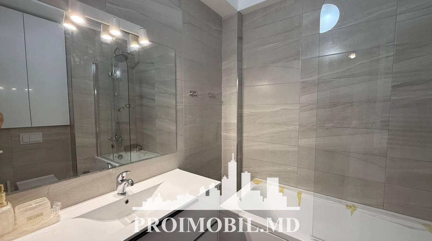 https://images.proimobil.md/42e-gbvaP8zwQWtvKVs6_KDg3_wA3oc1dF7kihPQe-w/watermark:0.75:so:0:30:0.39/resize:fill:1460:816:1/gravity:ce/bG9jYWw6Ly8vZXN0YXRlL2xyL2ZkMTExMDI3LTI3ZWEtNDJlNC1hNTY4LWMwNmZjZDBjZTU2My5qcGVn