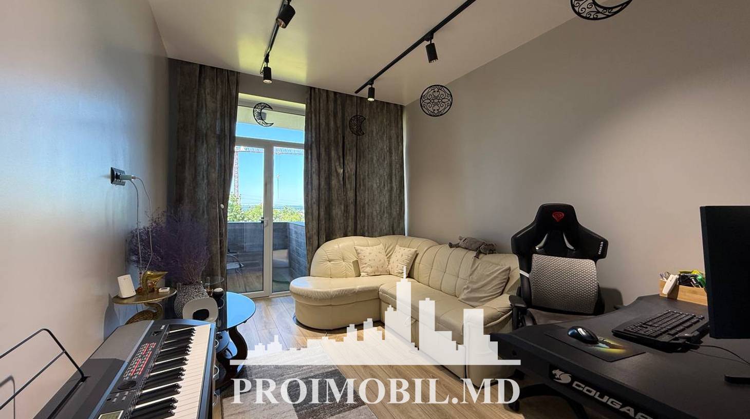 https://images.proimobil.md/46_bsA621ZwddXN4ke5sf1_ZNEokPMp5pZpxroe-1PE/watermark:0.75:so:0:30:0.39/resize:fill:1460:816:1/gravity:ce/bG9jYWw6Ly8vZXN0YXRlL2xyL2ZiMWI4OTlmLTBiNGUtNDNlMC04NDBjLWY2ZGJiMWRlYTIxZC5qcGVn