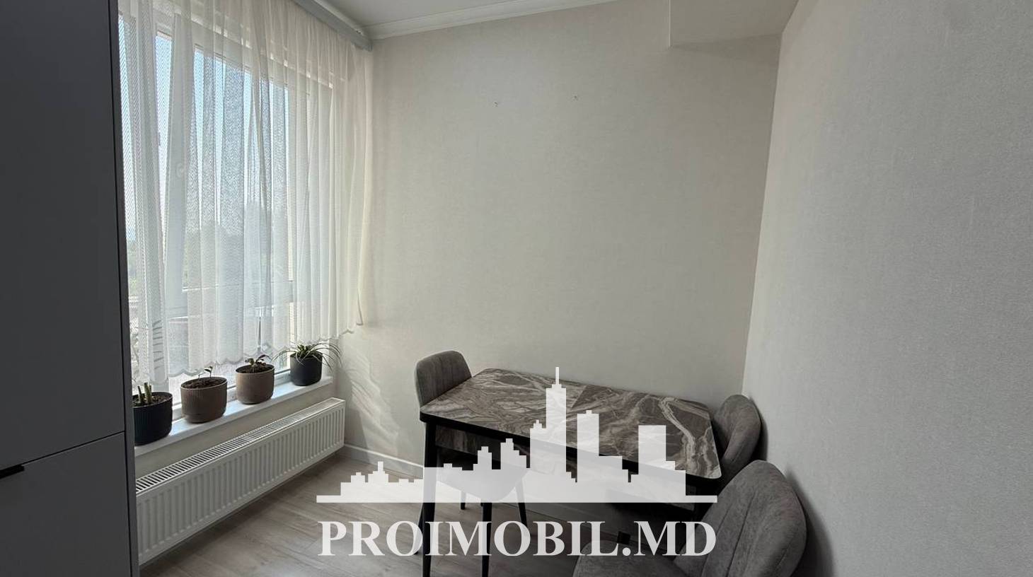 https://images.proimobil.md/48R8WpFUJpEWEAHy5Z1pa5WRBaj1mwOJAras9bgtz10/watermark:0.75:so:0:30:0.39/resize:fill:1460:816:1/gravity:ce/bG9jYWw6Ly8vZXN0YXRlL2xyL2JmODIzZjU0LTMxNTItNGMxOS05YjdiLTk5NTAyYjZlMDM1Yy5qcGVn