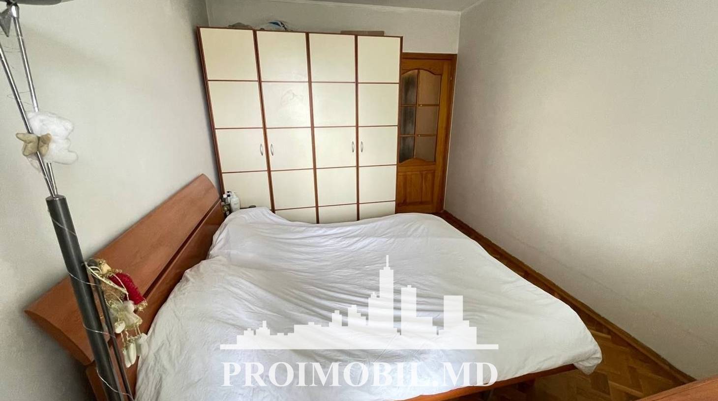 https://images.proimobil.md/49VHQjKoUzXQv7Fhm0qd16gDgwabLlosywuzgBfOVcQ/watermark:0.75:so:0:30:0.39/resize:fill:1460:816:1/gravity:ce/bG9jYWw6Ly8vZXN0YXRlL2xyLzI5ZjIxMjc5LTRjZGUtNDVjZS04ZDBiLWY1ZDk5YjE3NTE4ZC5qcGVn