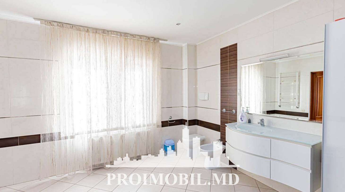 https://images.proimobil.md/4Ao3SDbOdluNYppZ2cAuuczlvyl-myHKDxRzK3r9uiQ/watermark:0.75:so:0:30:0.39/resize:fill:1460:816:1/gravity:ce/bG9jYWw6Ly8vZXN0YXRlL2xyLzZiODNmMDQwLTVhNjctNDZlZC1hYzBmLTk3OWZlNTRmYTNhZi5qcGVn