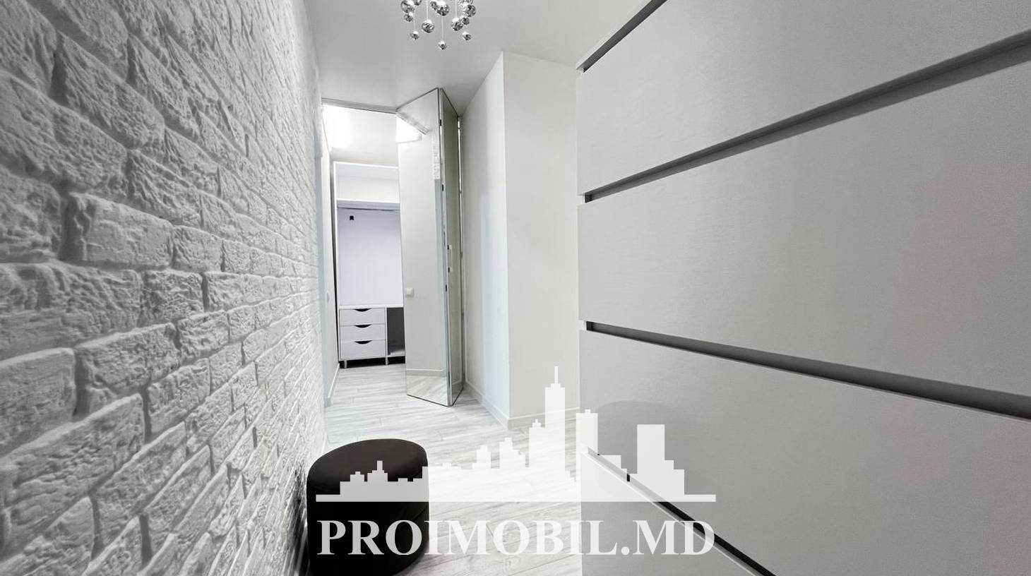 https://images.proimobil.md/4HjIBbQjO3_xYx6oYQzmleOP65Q4pCgiHFJkFy4eZgQ/watermark:0.75:so:0:30:0.39/resize:fill:1460:816:1/gravity:ce/bG9jYWw6Ly8vZXN0YXRlL2xyL2FjOWU5ZmI4LWMxY2MtNDkwOS04MTE3LWZmNjU1MGM0NDA5NC5qcGVn