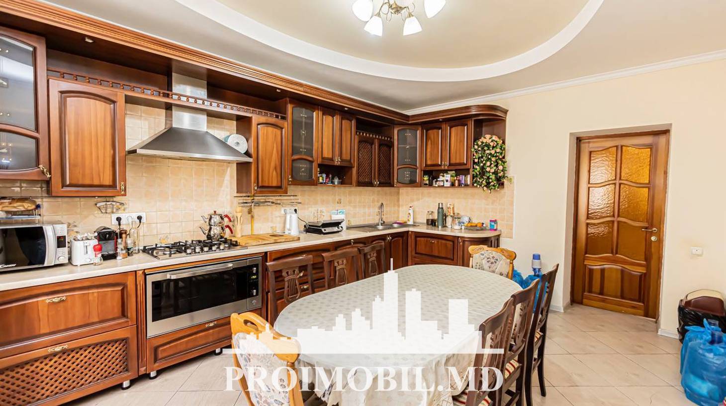 https://images.proimobil.md/4M_EGRUZY5DDB7x-z536f-RzcIE_5PThNiorf_fD-Bk/watermark:0.75:so:0:30:0.39/resize:fill:1460:816:1/gravity:ce/bG9jYWw6Ly8vZXN0YXRlL2xyLzEyZjNmNzdjLWY5YzUtNGMwNy1hMzRjLTg5NWM3NWNmYmY3OC5qcGVn