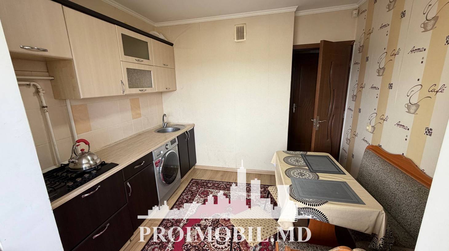 https://images.proimobil.md/4N9xYj0sK5DmzEwc22CtivXQADkkC3mqt_yEc0TQUrU/watermark:0.75:so:0:30:0.39/resize:fill:1460:816:1/gravity:ce/bG9jYWw6Ly8vZXN0YXRlL2xyLzgwYzA4ODIxLTc1MjYtNDJjOS04MzlkLWRjYTM5OGQwNDY0Mi5qcGVn