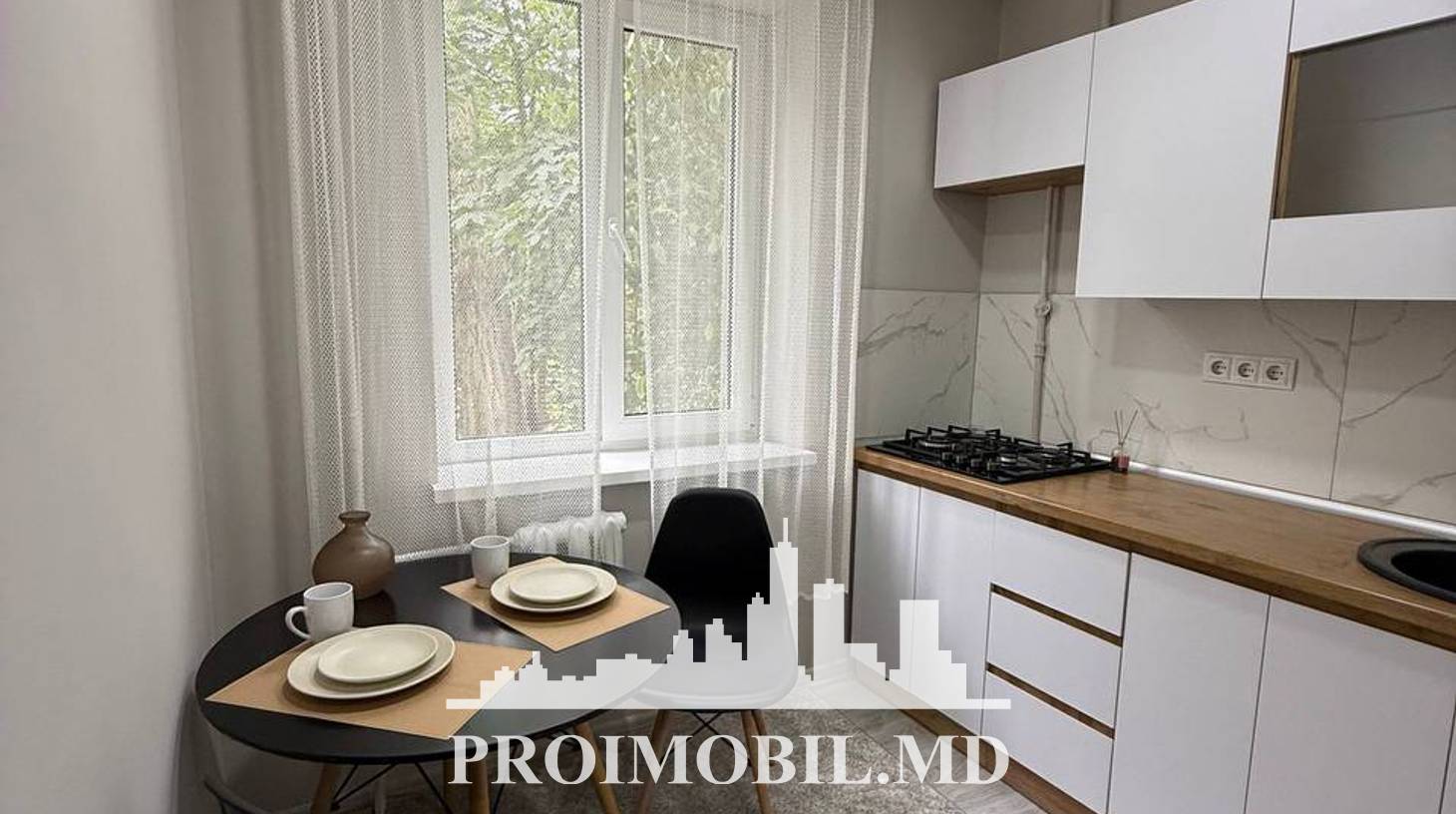 https://images.proimobil.md/4O3zXmgLL-ZZzvkdPosB6vm4_tsHV571n7-y0LSKl0M/watermark:0.75:so:0:30:0.39/resize:fill:1460:816:1/gravity:ce/bG9jYWw6Ly8vZXN0YXRlL2xyLzQ2YjM1NDgwLWEzNjEtNDkxNi1hZjBlLWM3MTJiNjM5Y2I2MC5qcGVn