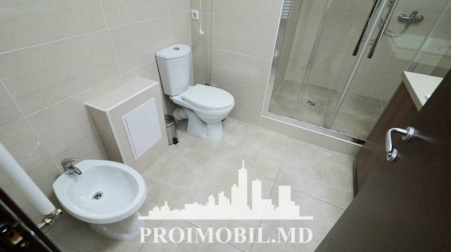 https://images.proimobil.md/4PXcMQDZOJPL68t85nyL4Mw98q3yR9TxnAzXICxB3oQ/watermark:0.75:so:0:30:0.39/resize:fill:1460:816:1/gravity:ce/bG9jYWw6Ly8vZXN0YXRlL2xyL2M1ZGI3YmRlLWY1OGYtNDI5Ny1hMjI4LTZkYzViMWVkZGFiMi5qcGVn