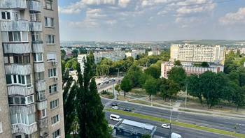 https://images.proimobil.md/4RXGFN36Ibm6eQoW1vQOjYZHqB8AKdmwH0XM-oNFApE/resize:fill:350:198:1/gravity:ce/bG9jYWw6Ly8vZXN0YXRlL2xyLzExNmRmMGI1LWZkOTEtNGI5NS04ODNkLTc4NmUxNzRiODc1Mi5qcGVn