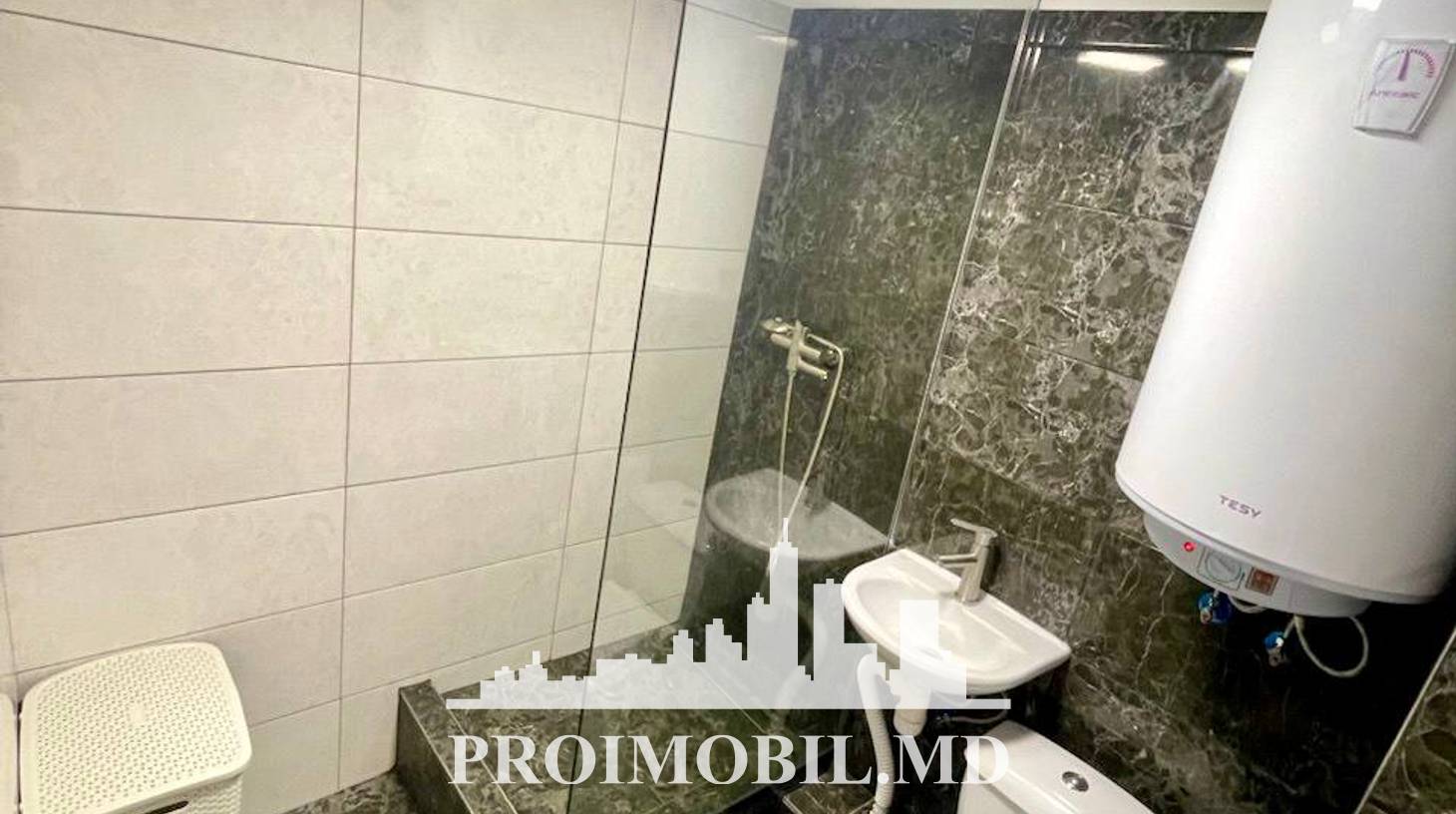 https://images.proimobil.md/4Rol1UXt2nX-tcJ22BiVkGD008juiE6SKu1UnC2gUGA/watermark:0.75:so:0:30:0.39/resize:fill:1460:816:1/gravity:ce/bG9jYWw6Ly8vZXN0YXRlL2xyLzAwYjVjMzM0LWExMjctNGY5NC05ZWM4LWY5ZDQyNjhmOWZiOS5qcGVn