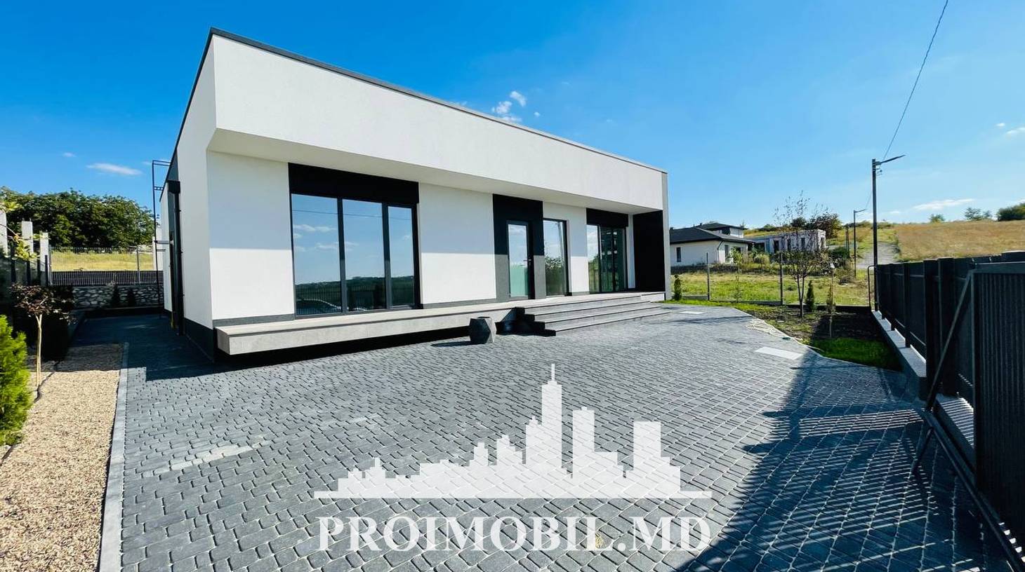 https://images.proimobil.md/4T2BBEHkWp0Pnt9fyZKdVfjEnk-KYczrWyE2KRBnuPo/watermark:0.75:so:0:30:0.39/resize:fill:1460:816:1/gravity:ce/bG9jYWw6Ly8vZXN0YXRlL2xyLzk1ODIxOGM1LTRlNjktNGViMy05Mzc4LWIzNDkxMTEyOTNmYy5qcGVn