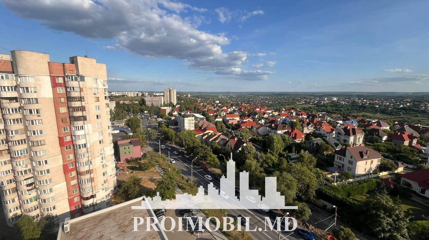 https://images.proimobil.md/4TZ_b9xwAJkiepDwjt9CVcwNb4rmaaTaYKNFNSO5udI/watermark:0.75:so:0:30:0.39/resize:fill:1460:816:1/gravity:ce/bG9jYWw6Ly8vZXN0YXRlL2xyLzMxY2E1MTZlLTY2NjUtNDNmNC04ZjU1LTU1NTZmZTgyYmFmMS5qcGVn
