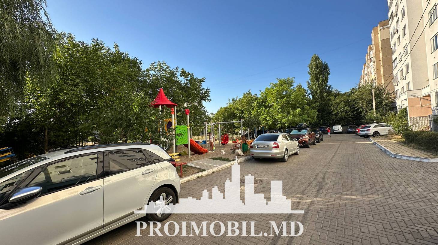 https://images.proimobil.md/4UKfIr5jrDw_cmWhbCeapCm68tpkk848AQ-aE-jnza8/watermark:0.75:so:0:30:0.39/resize:fill:1460:816:1/gravity:ce/bG9jYWw6Ly8vZXN0YXRlL2xyLzMwOGI5YmQzLWE0N2UtNGE1Yy1hOWI3LTFjODBjMzJkYTdlYS5qcGVn